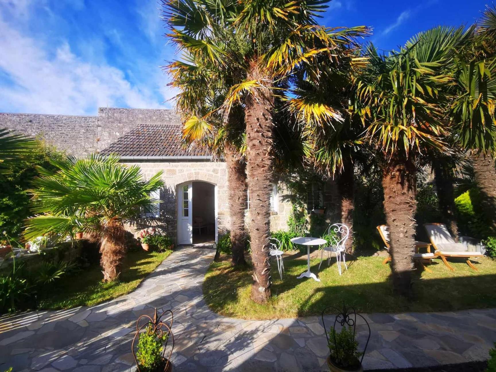 Le Prieure Barfleur Bed & Breakfast Bagian luar foto